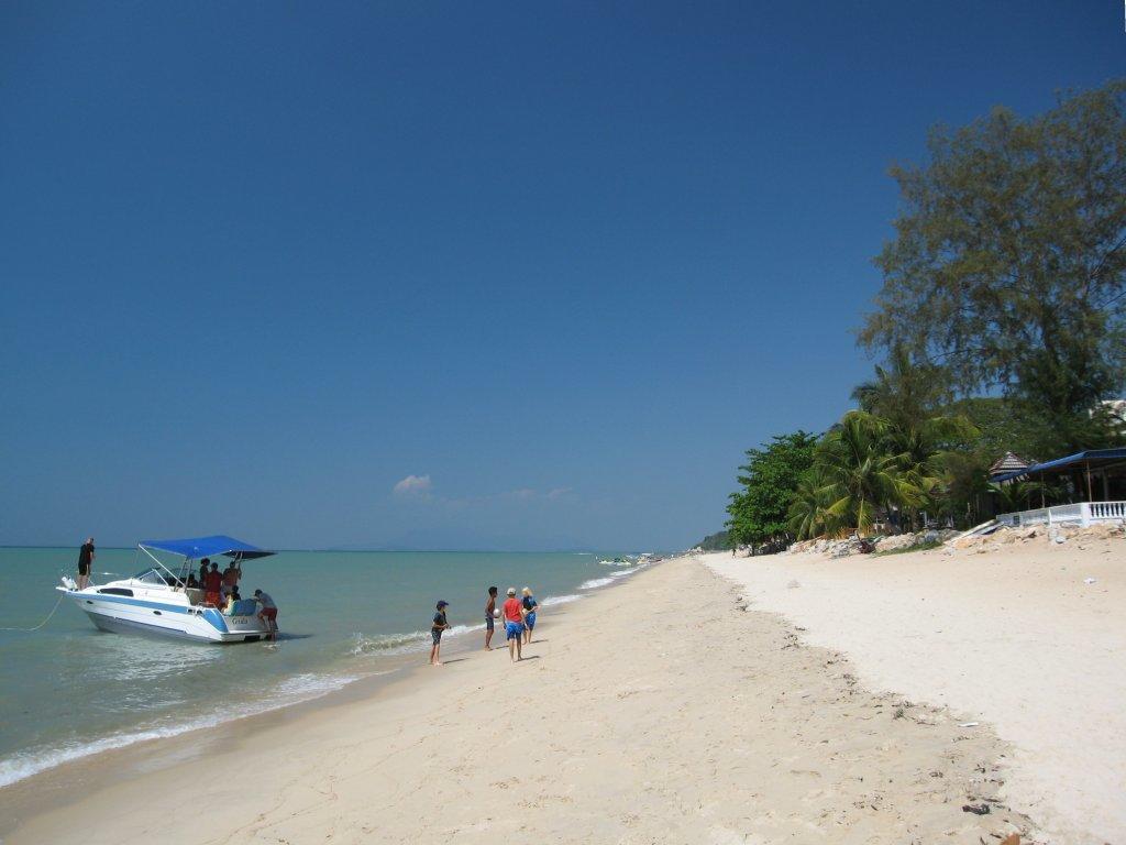 By The Sea Beachfront Penang Batu Ferringhi Exterior foto